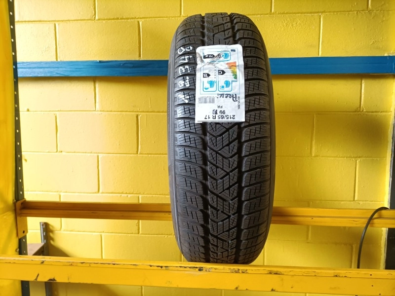 Pneumatico PIRELLI SCORPION WINTER 215/65 R17 99H