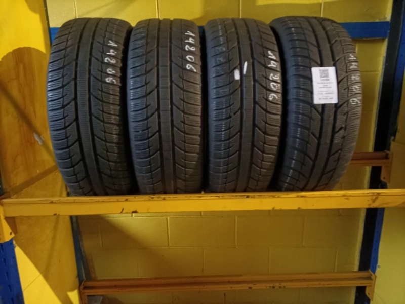 Pneumatico TOYO SNOWPROX S943 215/60 R16 99H