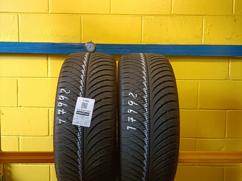 Pneumatico GOODYEAR VECTOR4SEASON 215/55 R17 94V