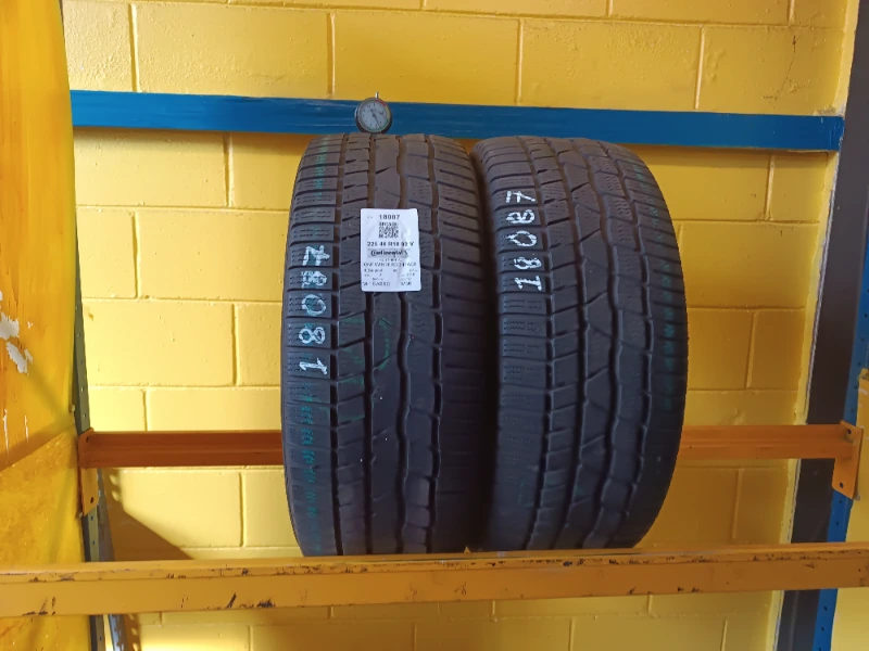 Pneumatico CONTINENTAL CONTIWINTERCONTACT TS 830 225/40 R18 92V